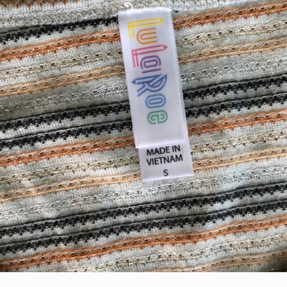 LuLaRoe Gold/Silver Zigzag Print Classic Tee - Picture 3 of 5